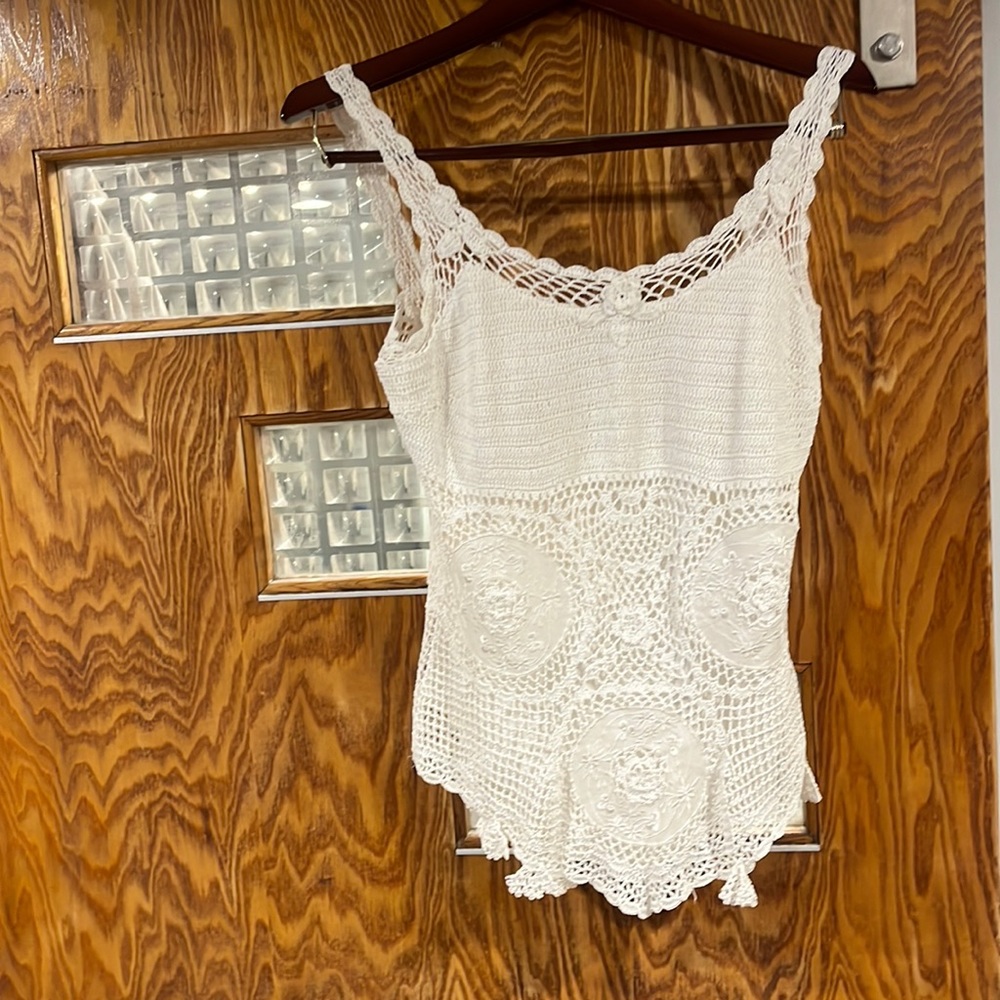 woven shoulder strap shirt